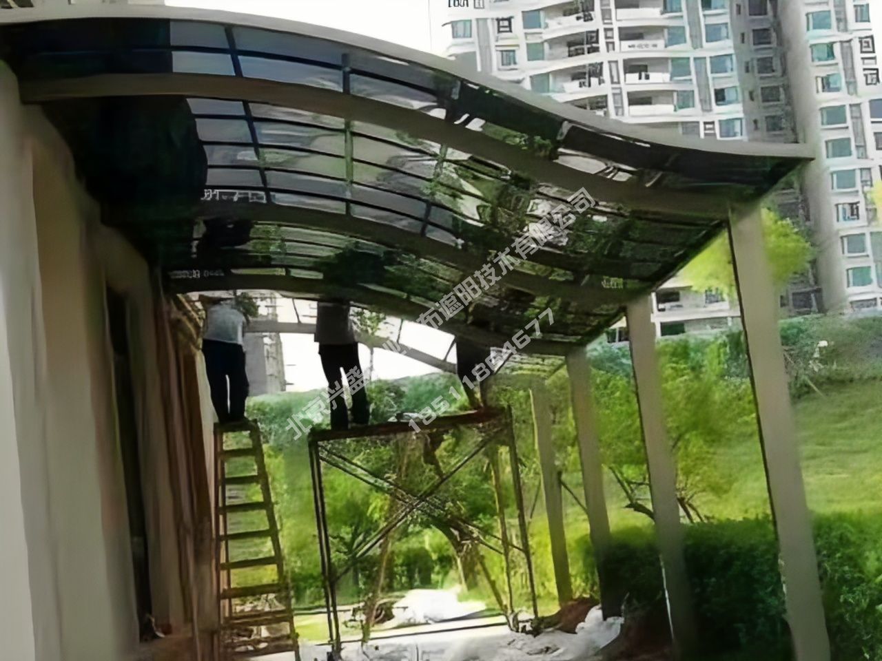 耐力板遮雨棚