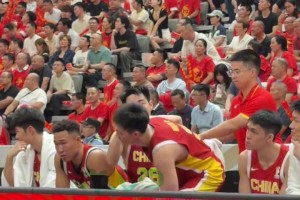 托特纳姆热刺vs赫尔城在线直播观看免费_托特纳姆热刺vs赫尔城免费观看_托特纳姆热刺vs赫尔城全场回放免费观看这球队氛围太好了！谁是中国男篮的最佳气氛组？