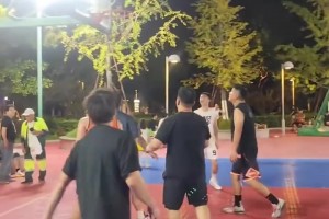 门兴格拉德巴赫vs法兰克福在线观看完整免费高清_门兴格拉德巴赫vs法兰克福直播在线观看高清_门兴格拉德巴赫vs法兰克福现场直播太仓约基奇！这大哥在野球场简直是无解的大bug！